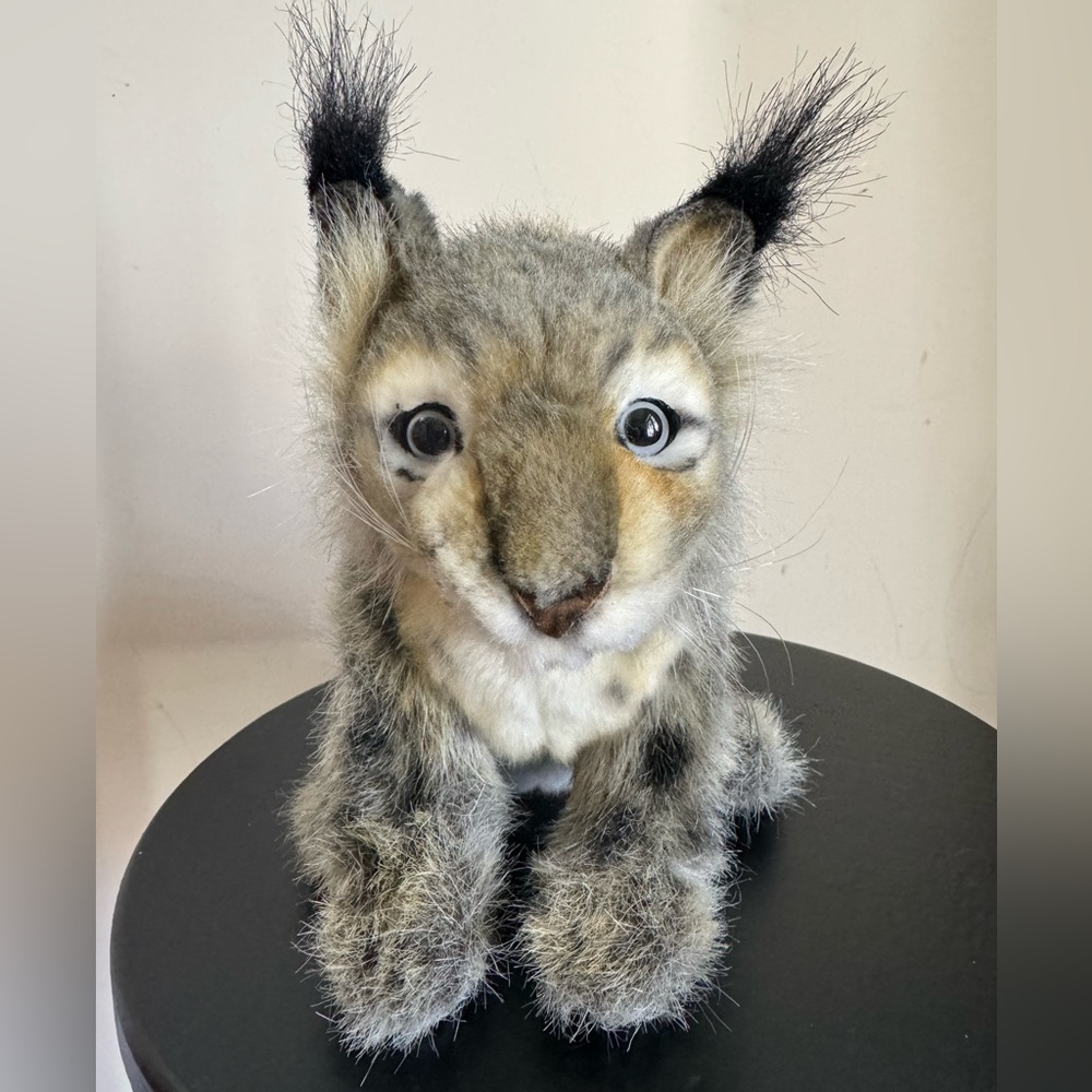 HANSA Stuffed Plush Lynx Sitting, Realistic Hair Small 7”